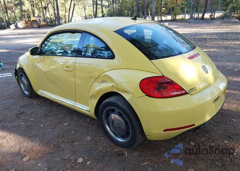 2012 Volkswagen Beetle 2.5L z USA, uszkodzony, nr VIN 3VWJP7AT7CM633384